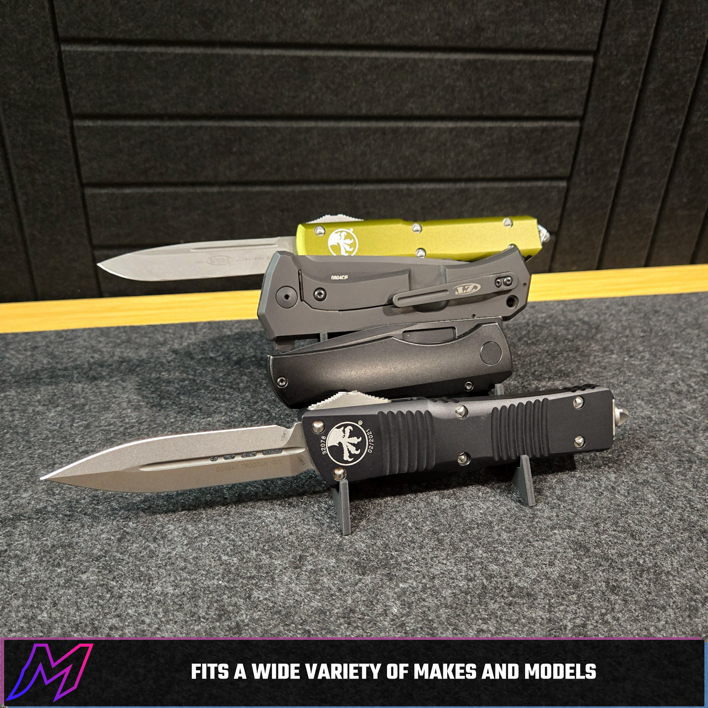 Parabola IV | Curved 4-Knife Display Stand