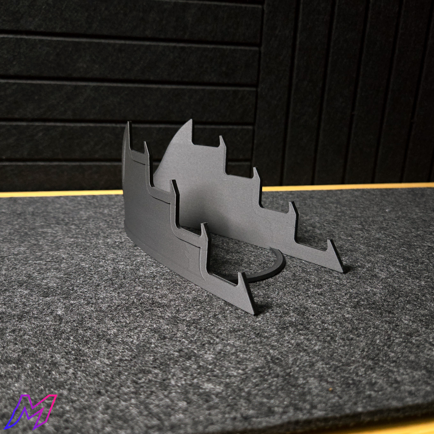 Parabola IV | Curved 4-Knife Display Stand