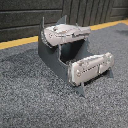 Parabola IV | Curved 4-Knife Display Stand